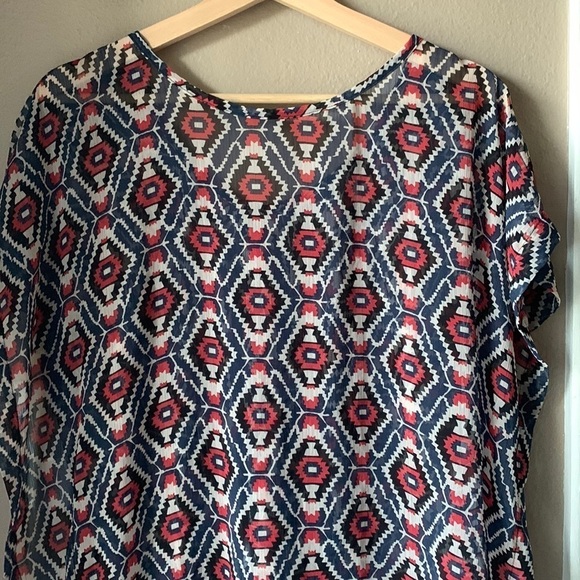 Printed High Low Cap Sleeve Poncho Style Top - Picture 1 of 7